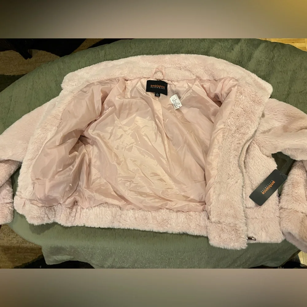 Faux fur cropped jacket. Front zipper, 2 pockets. Subtle pink. Size L. NWT - Picture 9 of 11